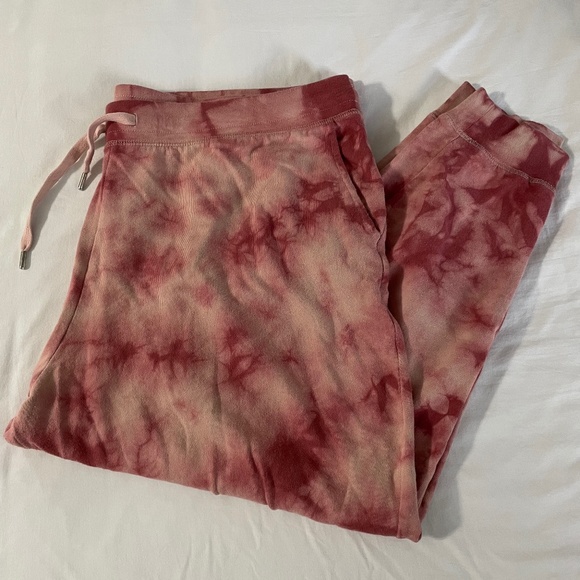 Old Navy Pants - Old Navy maroon tie dye sweatpants